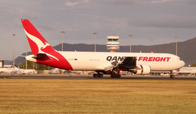 BOEING 767-300 (VH-EFR)