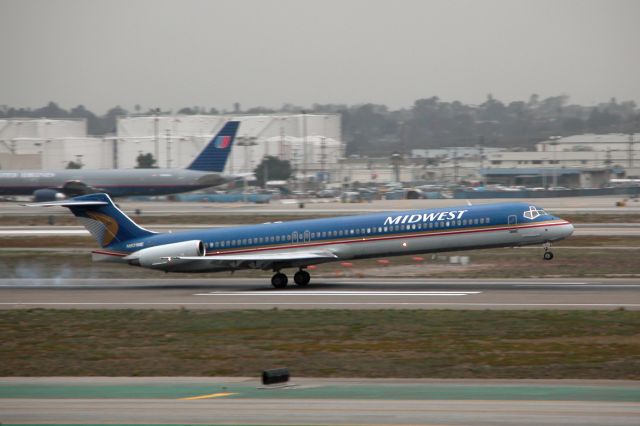 McDonnell Douglas MD-80 (N601ME) - Jan. 1, 2006.  Nikon E5700  1/200th 