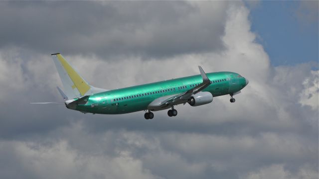 Boeing 737-800 (N1787B) - BOE729 (LN:4093) makes a missed approach to 16R during its maiden flight on 6/19/12.