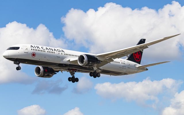 Boeing 787-9 Dreamliner (C-FVNF)