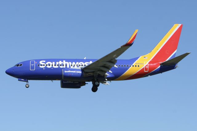 Boeing 737-700 (N7844A)