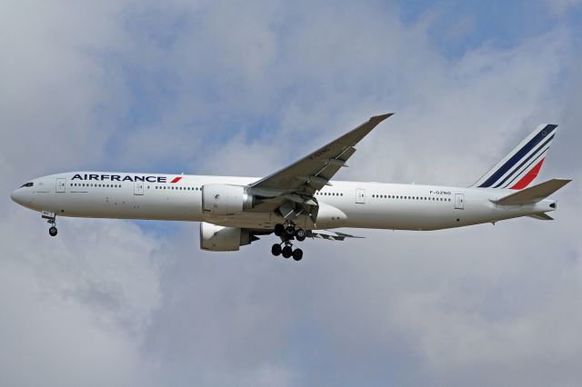 BOEING 777-300 (F-GZNO)
