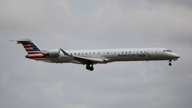 Canadair Regional Jet CRJ-900 (N248LR)