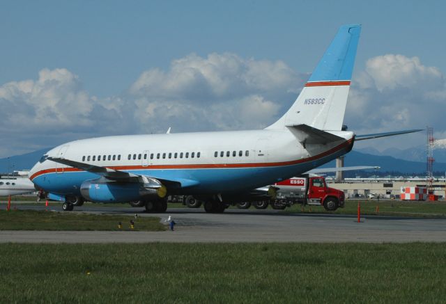 Boeing 737-200 (N583CC)