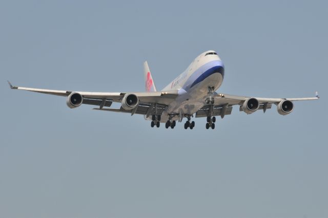 Boeing 747-400 (B-18707)