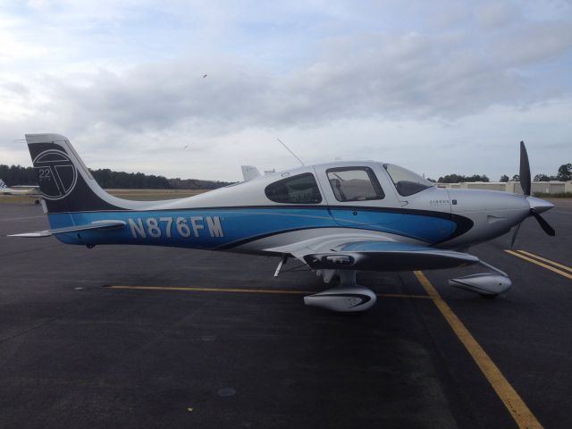 Cirrus SR-22 (N876FM)