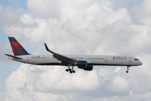 BOEING 757-300 (N588NW) - Delta Flight 2153 arrives on Runway 6 at Southwest Florida International Airport following flight from Detroit Metro Airport (12/18/24)