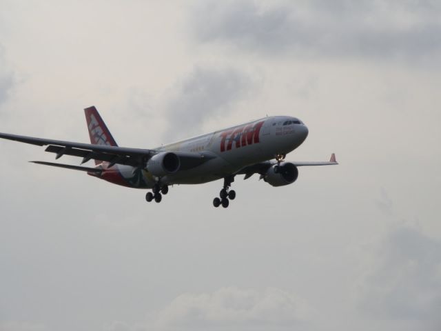 Airbus A330-200 (PT-MVP)