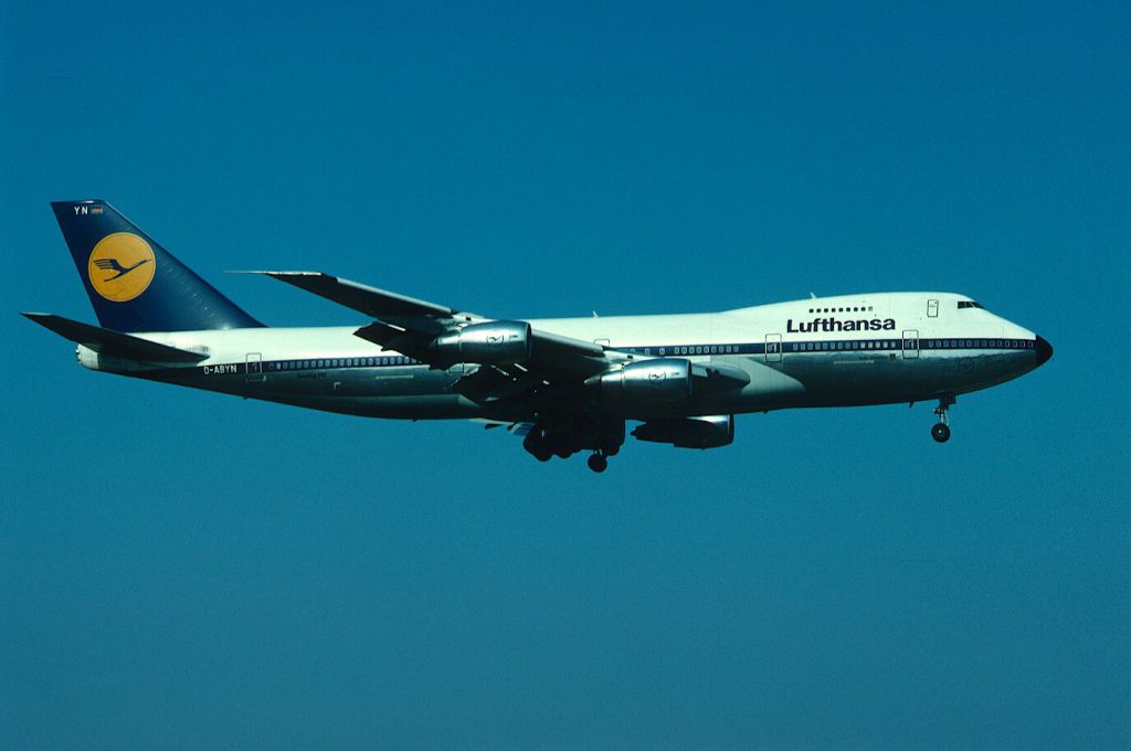 Boeing 747-200 (D-ABYN) - Final Approach to Narita Intl Airport Rwy16 on 1986/04/13
