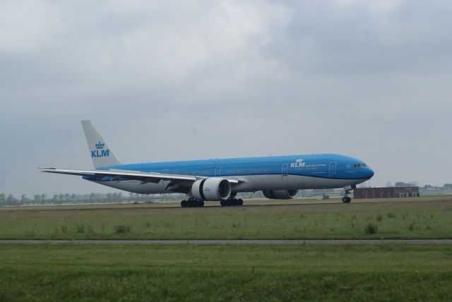 Boeing 777-200 (PH-BVO) - KLM B777-306ER cn35946 Arrival RWY18R 20-6-2019