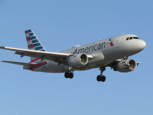 Airbus A319 (N709UW) - Landing RWY 20R