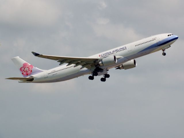 Airbus A330-300 (B-18358)