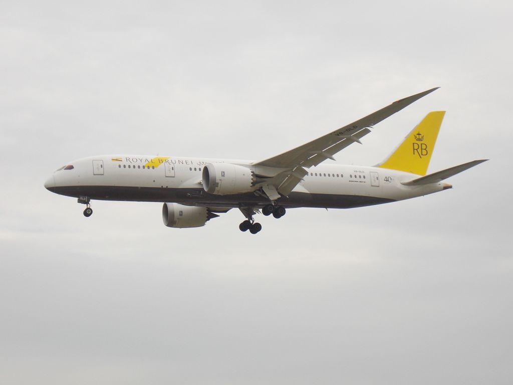 Boeing 787-8 (V8-DLD) - early Morning May-15-2015 at Myrtle Ave. Hounslow TW6