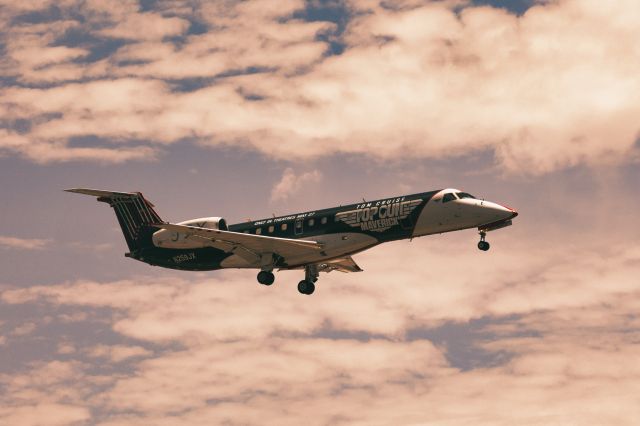 N259JX — - Coming in for a landing on runway 19 at Harry Reid International Airport (Las Vegas).