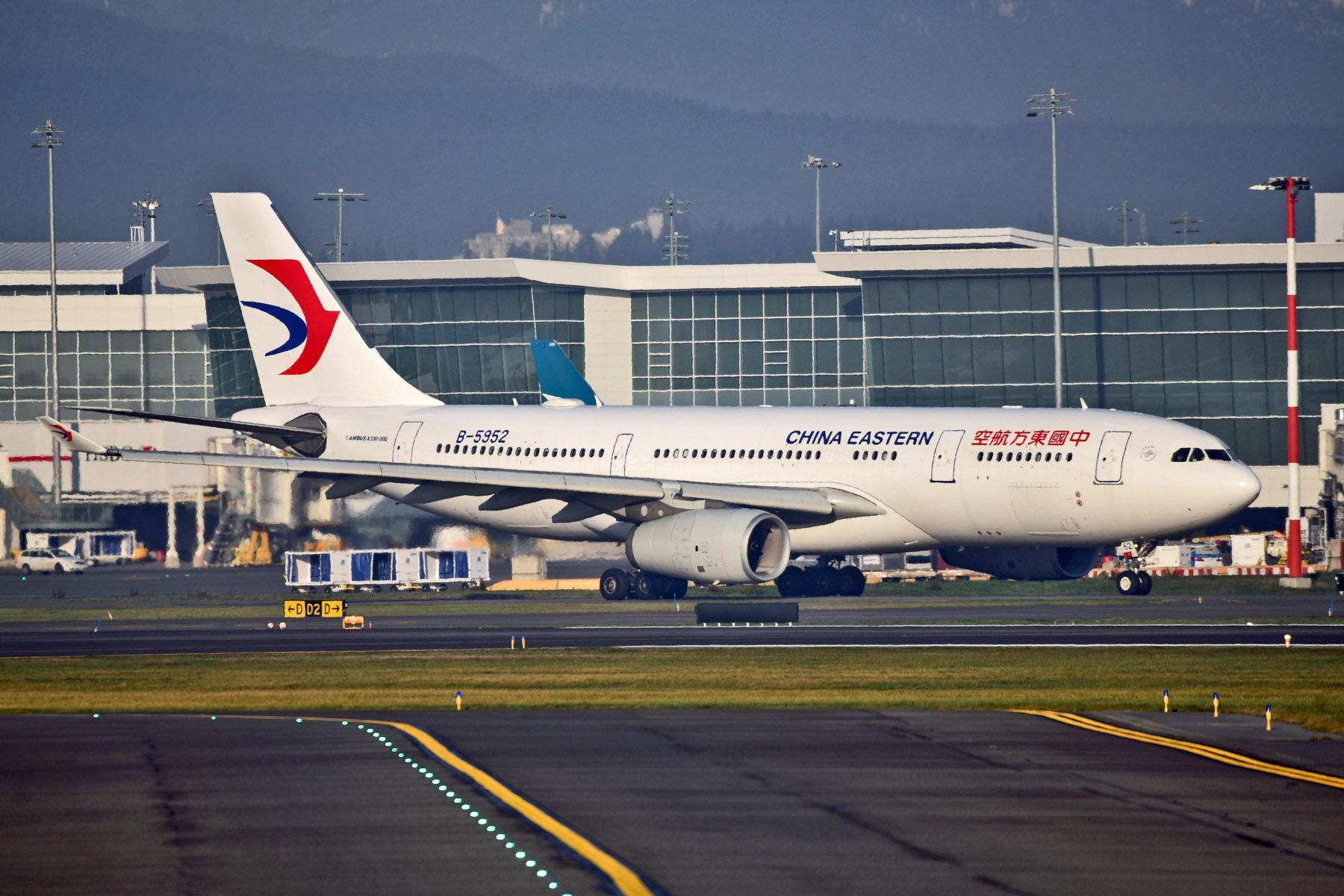 Airbus A330-200 (B-5952)