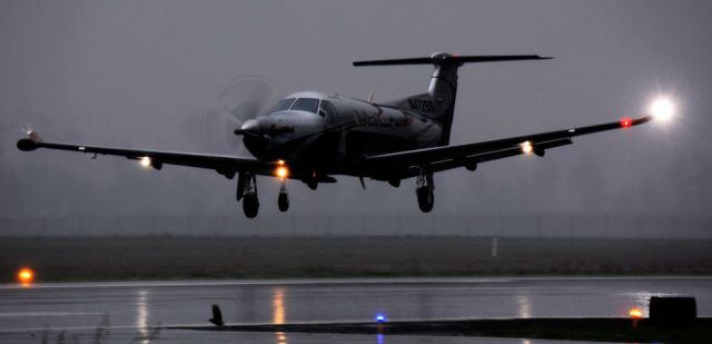 Pilatus PC-12 (N472SS) - Landing at the Merced Regional Airport (1/125 sec;   f/8;   ISO 640)