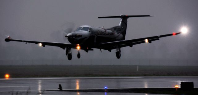 Pilatus PC-12 (N472SS) - Landing at the Merced Regional Airport (1/125 sec;   f/8;   ISO 640)