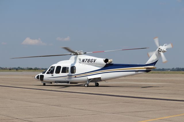 Sikorsky S-76 (N76GV) - N76GV lifting from KAGC to transport a surgical team back to Baltimore