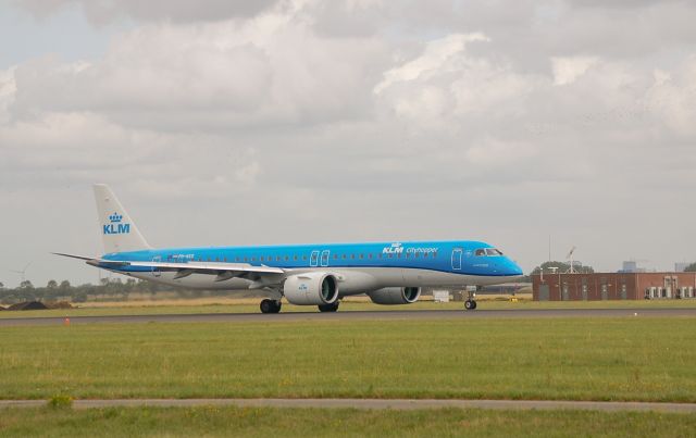 Embraer ERJ-190 (PH-NXD) - KLM Cityhopper E190-195 cn20054 arrival rwy18r 18-7-23