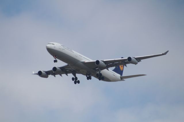 Airbus A340-300 (D-AIGL) - APROCH 27