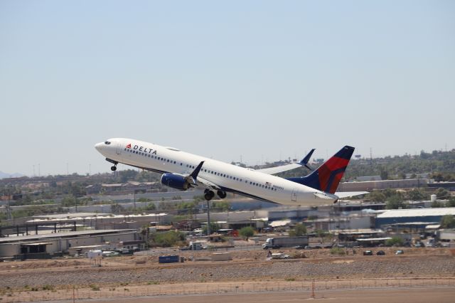 Boeing 737-900 (N888DU)