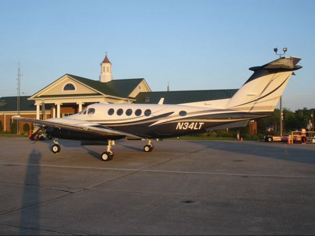 Beechcraft Super King Air 200 (N34LT)