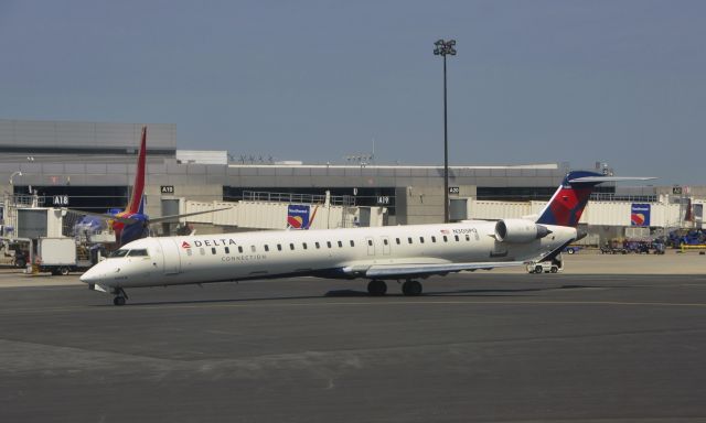 Canadair Regional Jet CRJ-900 (N305PQ) - Delta Connection Canadair CL-600-2D24 Regional Jet CRJ-900LR N305PQ in Boston 