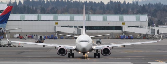 Boeing 737-800 (N3768)