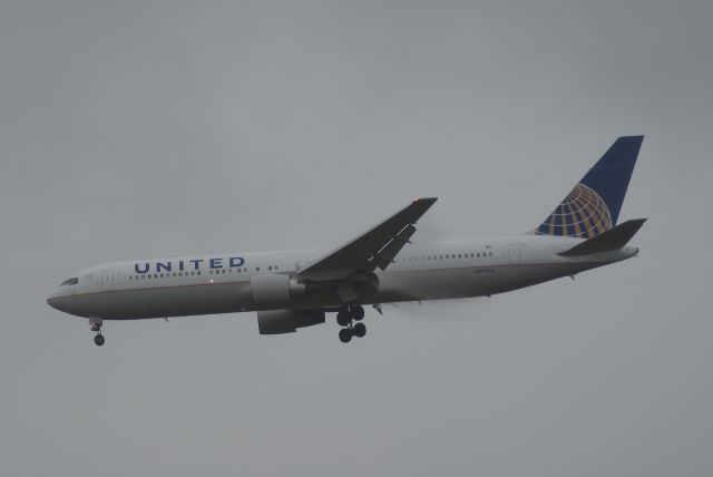 BOEING 767-300 (N652UA)