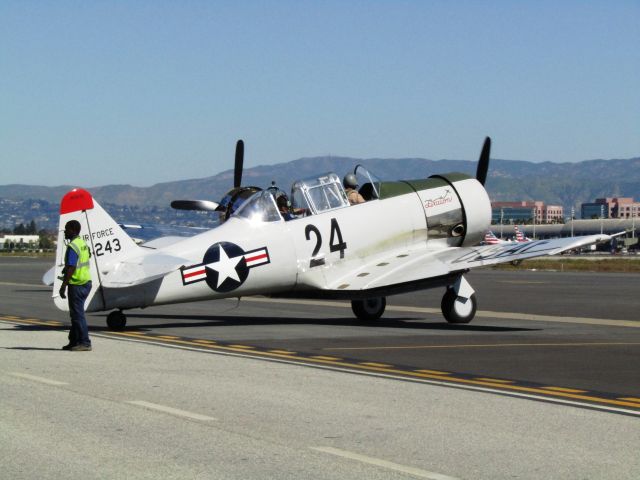 North American T-6 Texan (N7613C) - Taxiing to RWY 20R