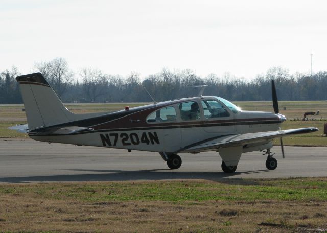 Beechcraft Bonanza (33) (N7204N) - Taxiing at Downtown Shreveport.