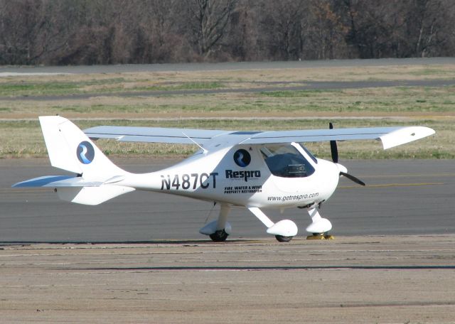 FLIGHT DESIGN CT (N487CT) - Parked at Downtown Shreveport.
