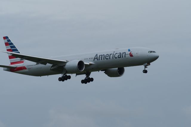 Boeing 777-200 (N731AN)