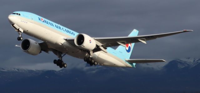 BOEING 777-200LR (HL8045) - Takeoff from Runway 15-33 viewed from west side