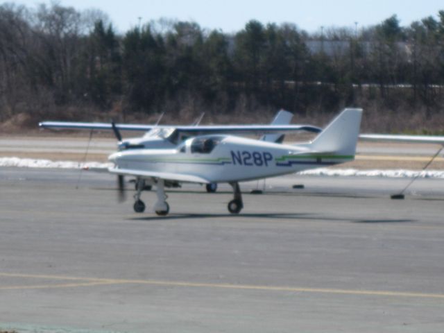 STODDARD-HAMILTON Glasair (N28P) - Taxiing out to depart runway 32.