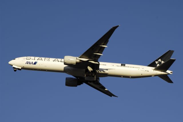 BOEING 777-300 (JA731A) - Departure at Narita Intl Airport Rwy34L on 2012/12/11 "Star Alliance c/s 15th "