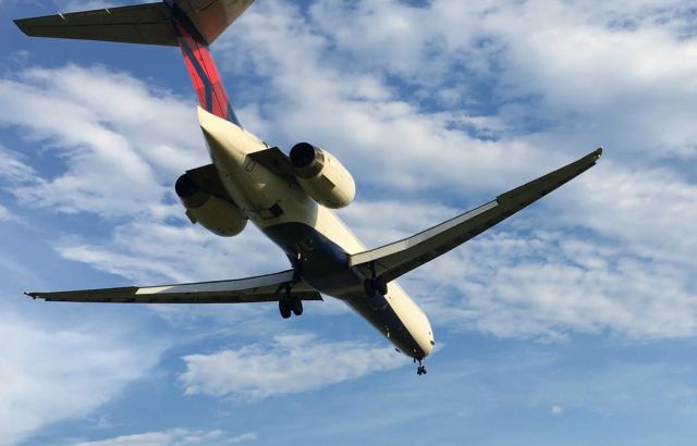 McDonnell Douglas MD-90 — - A very hot early evening landing!