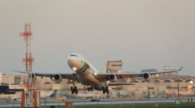 Airbus A340-300 (CS-TOB) - Just right over the threshold!!