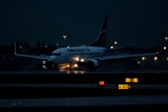 Boeing 737-700 — - This was very very dark, and pushing the limits of my Nikon D800, but it gives you an idea for what it's like to fly during night operations.