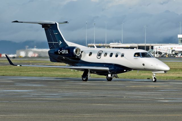 Embraer Phenom 300 (C-GRIA)