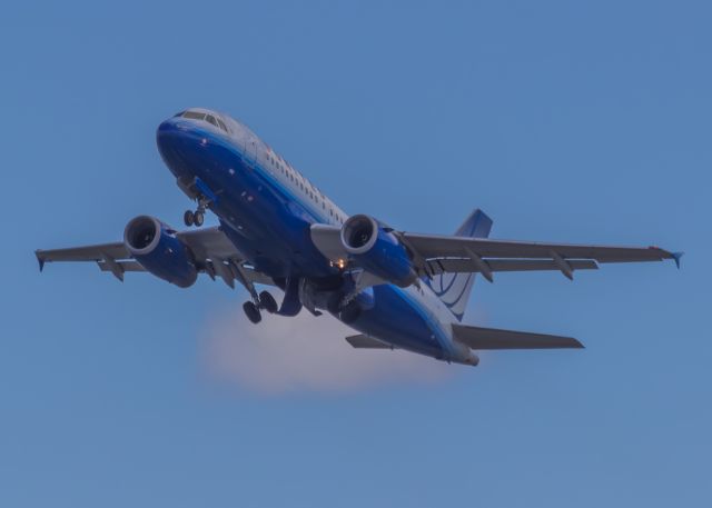 Airbus A319 (N805UA)