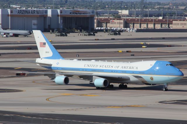 Boeing 747-200 (92-9000)