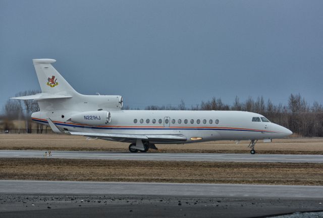 Dassault Falcon 7X (N221HJ)