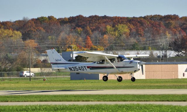 Cessna Skyhawk (N3540T) - Cessna 172R Skyhawk N3540T in Ann Arbor 