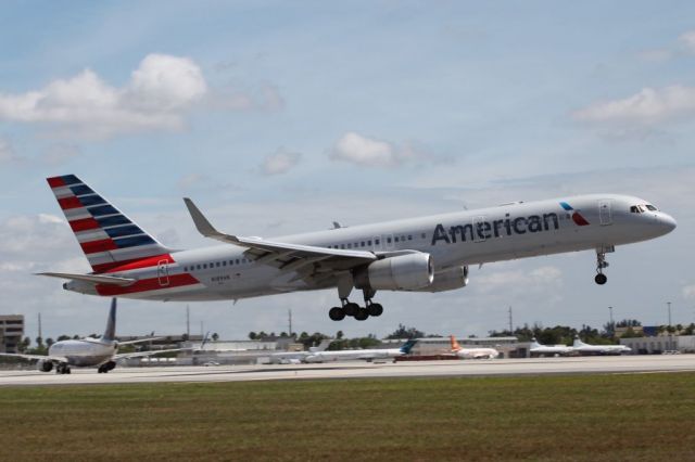 Boeing 757-200 (N189AN) - Landing at MIA on the 6th of May, 2018 at 11:12.