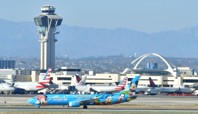 Boeing 737-900 (N318AS)