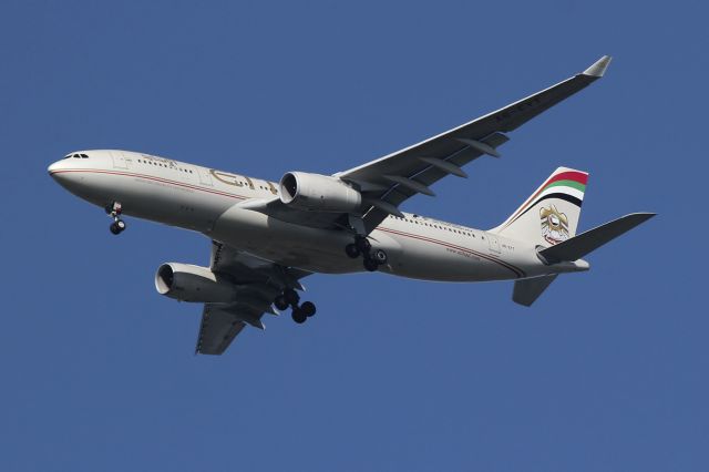 Airbus A330-200 (A6-EYT)
