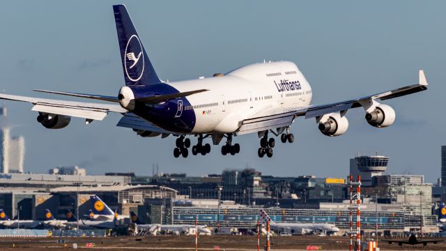 Boeing 747-400 (D-ABVM) - Short final on rwy 07R