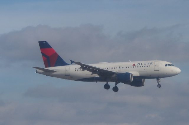 Airbus A319 (N334NB)