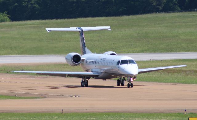 Embraer ERJ-145 (N13979)